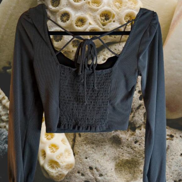 Kirious small long sleeve dark gray rayon blend stretch midriff woman's top. - Picture 2 of 2